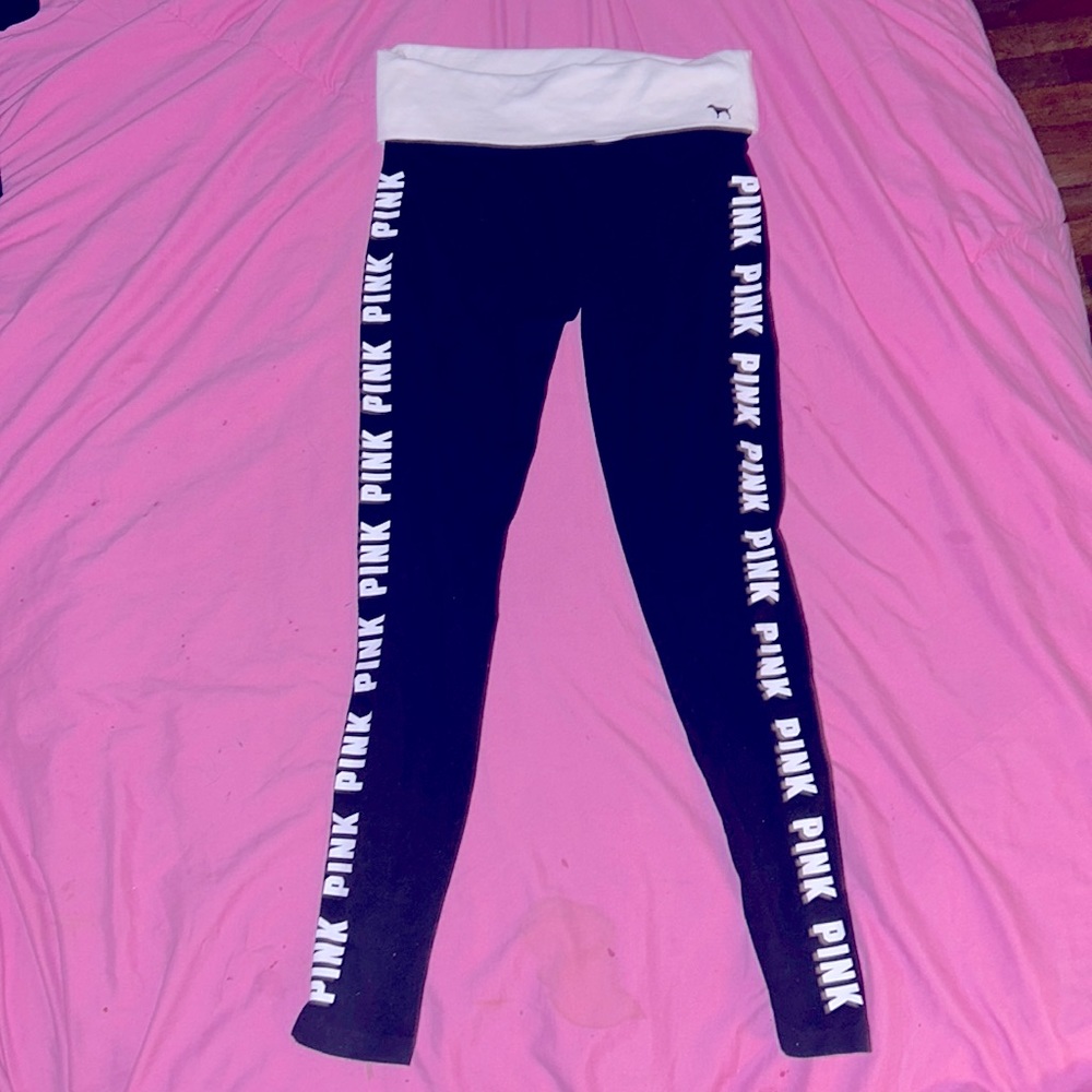 SALE 🏷️ PINK Victorias Secret Black And White Logo Yoga Pants Size Small